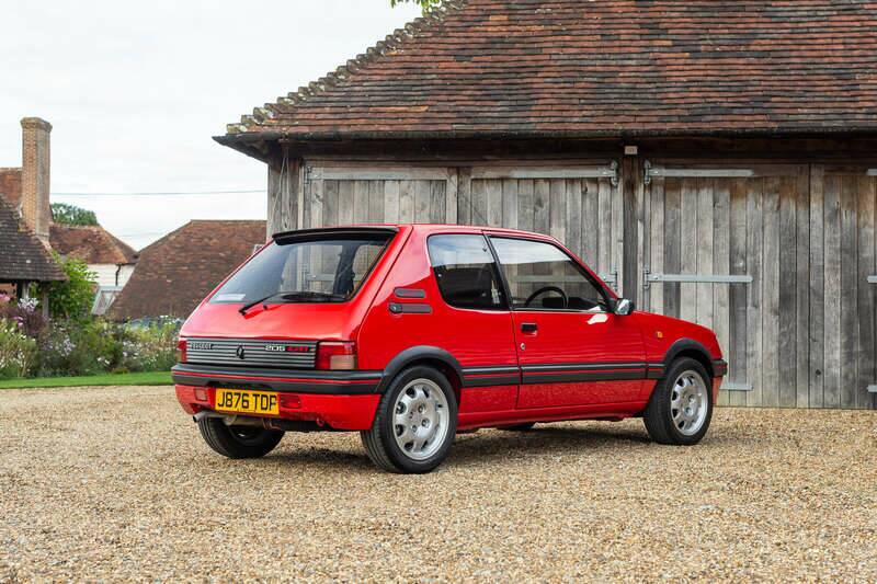 Immagine 32/50 di Peugeot 205 GTi 1.9 (1991)