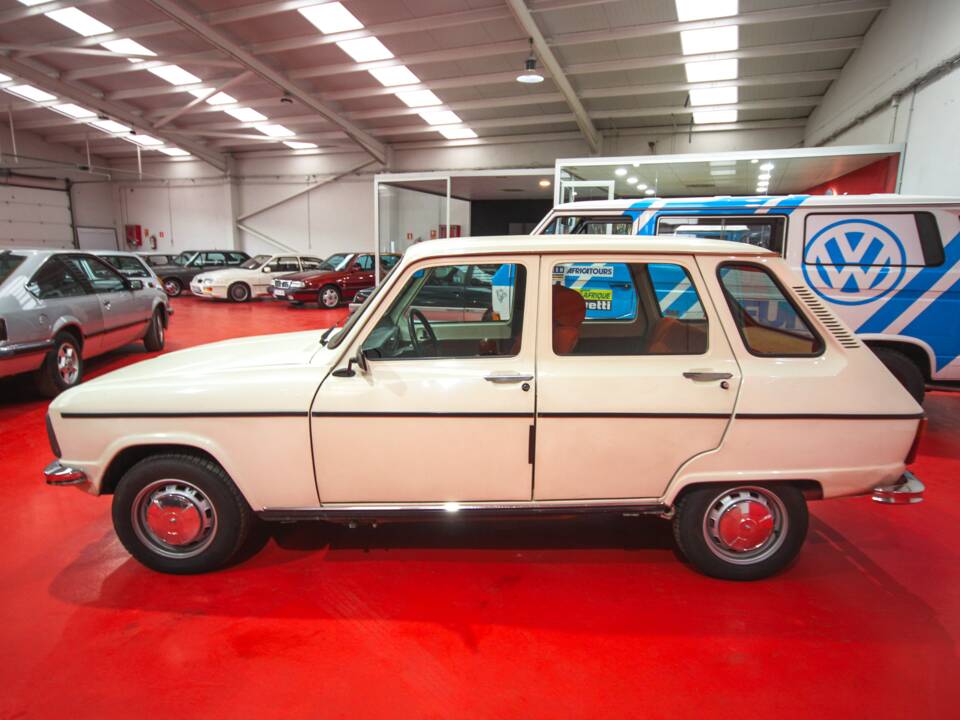 Afbeelding 3/16 van Renault R 6 GTL (1980)