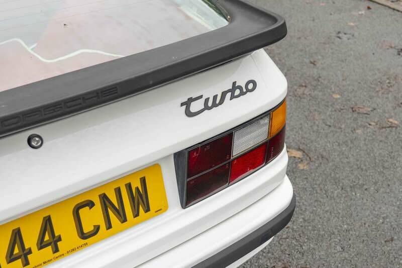 Image 20/41 de Porsche 944 Turbo (1986)