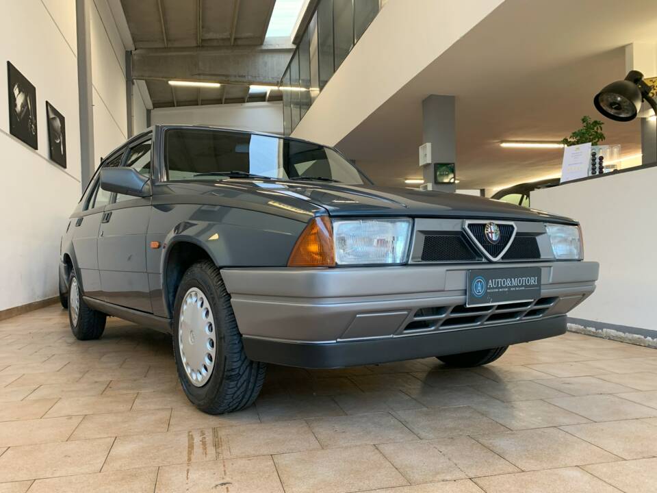 Image 2/30 of Alfa Romeo 75 1.6 (1989)