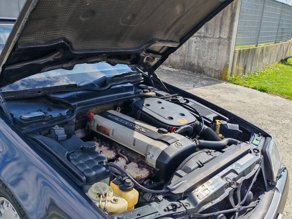 Image 37/42 of Mercedes-Benz 300 SL-24 (1992)