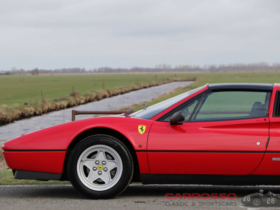 Image 32/44 of Ferrari 328 GTS (1987)