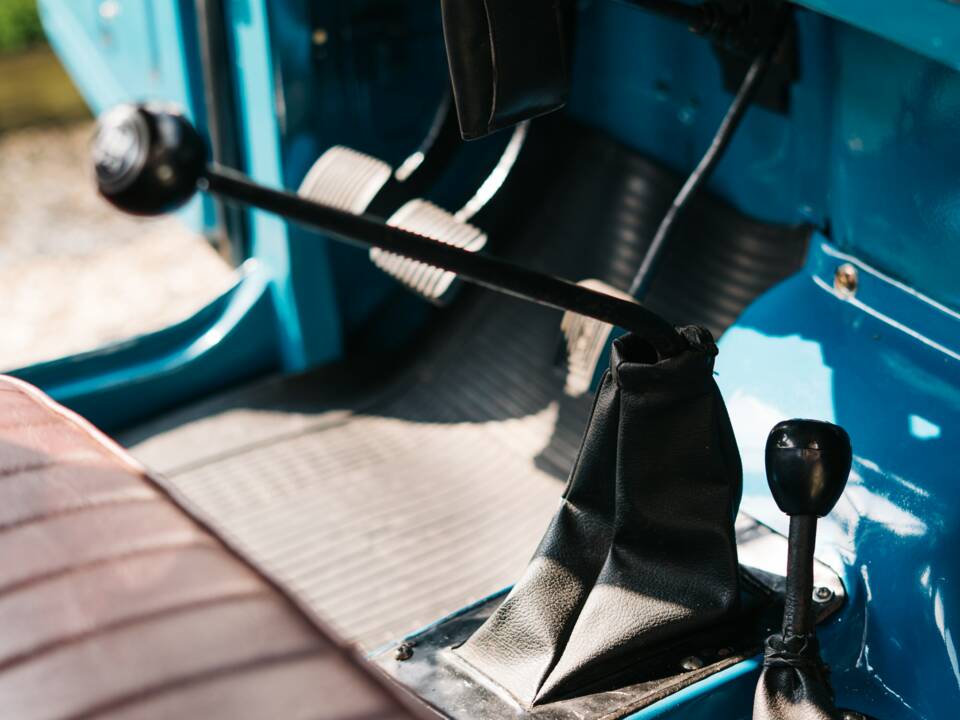 Image 13/20 of Toyota Land Cruiser FJ 45 (1976)