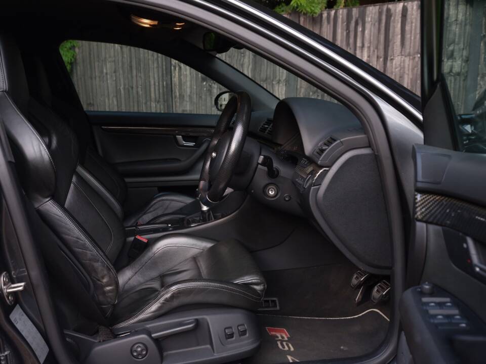 Bild 5/48 von Audi RS4 (2007)