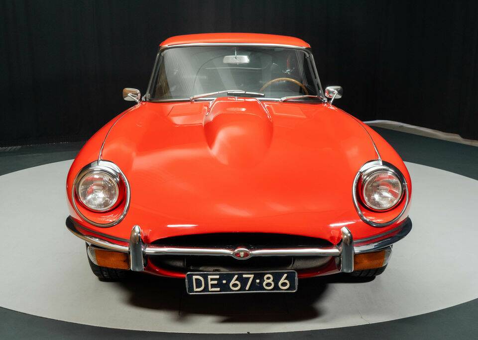 Image 3/8 de Jaguar E-Type (1970)