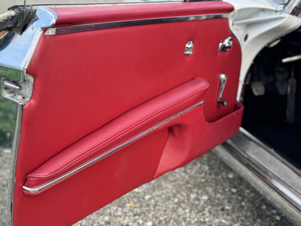 Image 49/132 of Mercedes-Benz 220 SE b (1963)