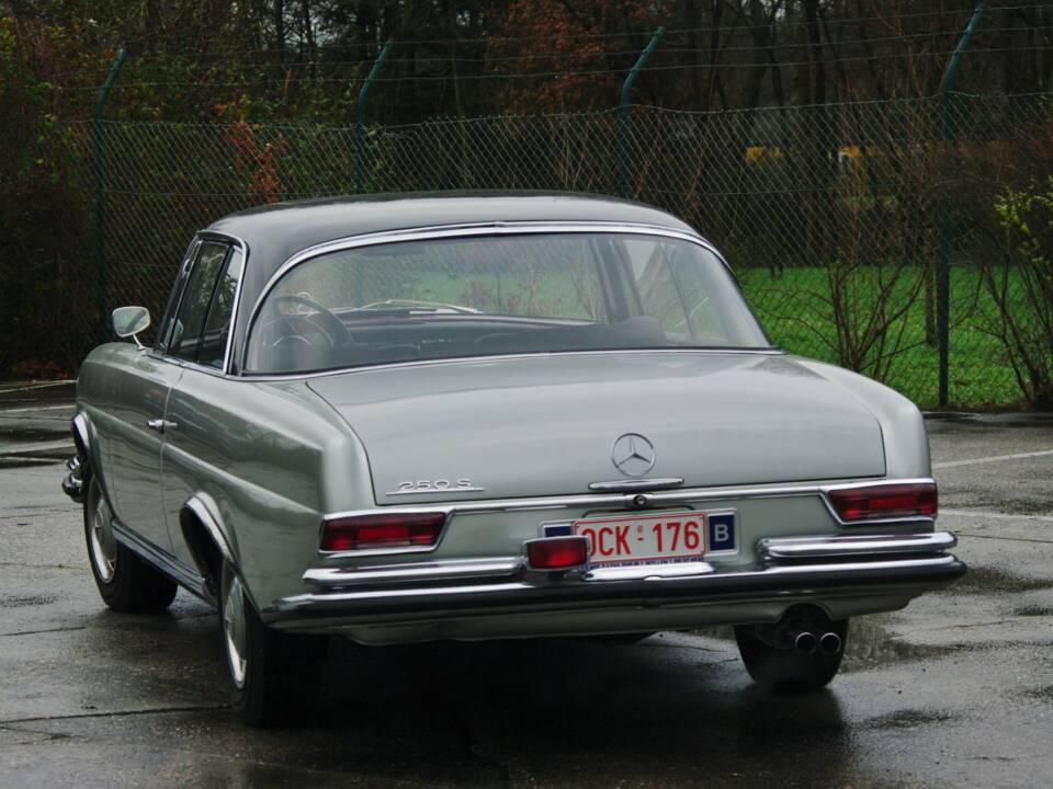 Image 3/5 de Mercedes-Benz 250 SE (1967)