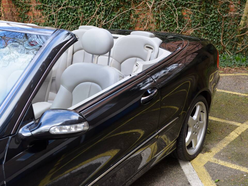Image 24/46 de Mercedes-Benz CLK 500 (2004)