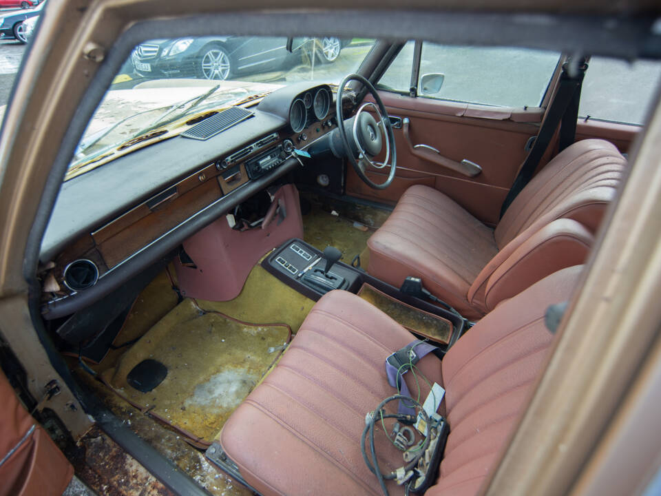 Image 12/17 of Mercedes-Benz 280 SE 3,5 (1972)