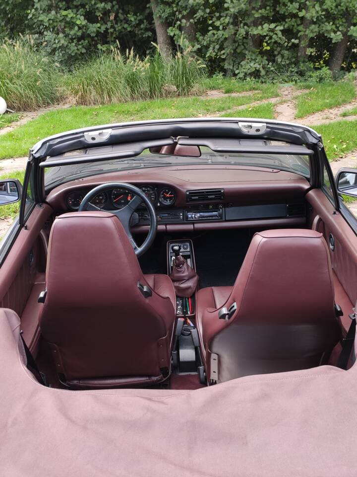 Image 95/104 of Porsche 911 Carrera 3.2 (1986)