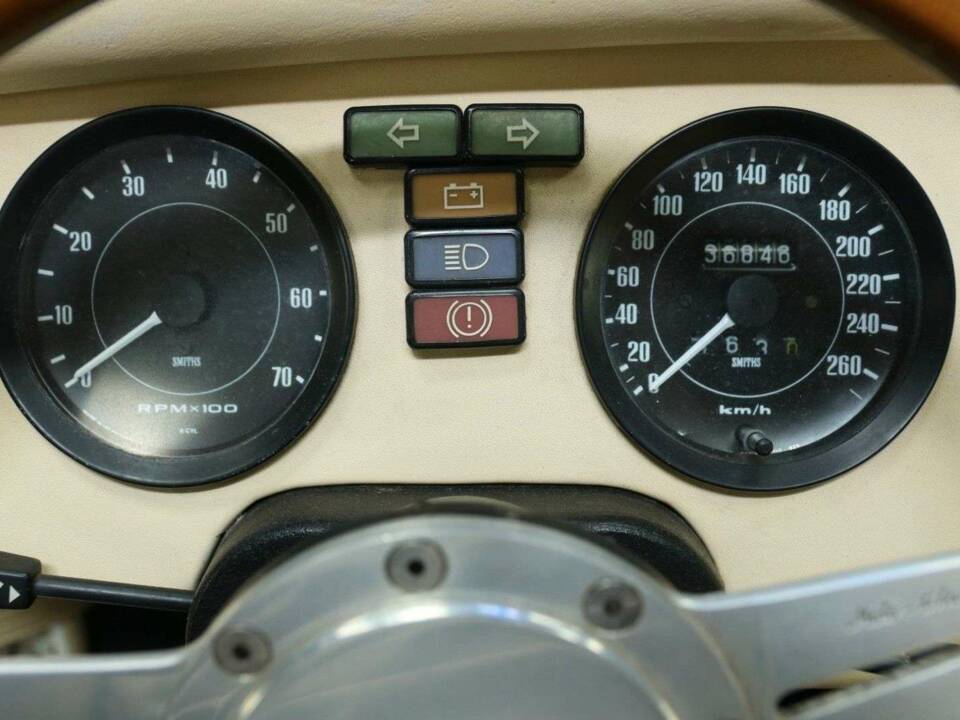 Image 16/50 of Morgan Plus 8 Inj. (1987)