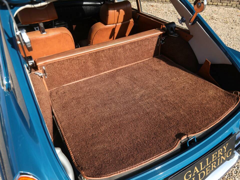 Immagine 32/50 di MG MGB GT (1971)