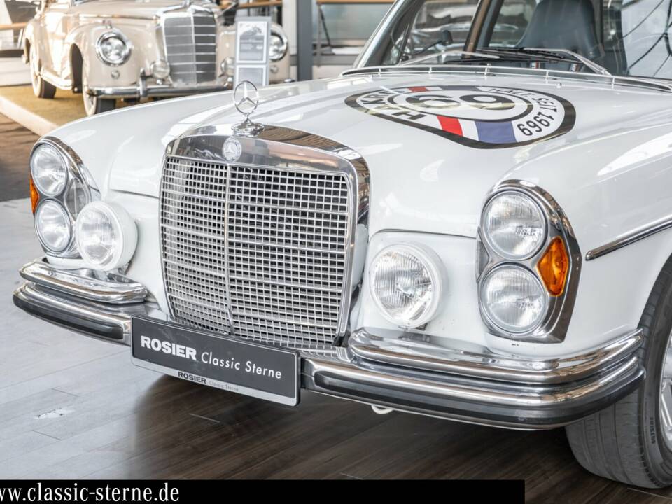 Imagen 10/15 de Mercedes-Benz 280 SE 3,5 (1971)