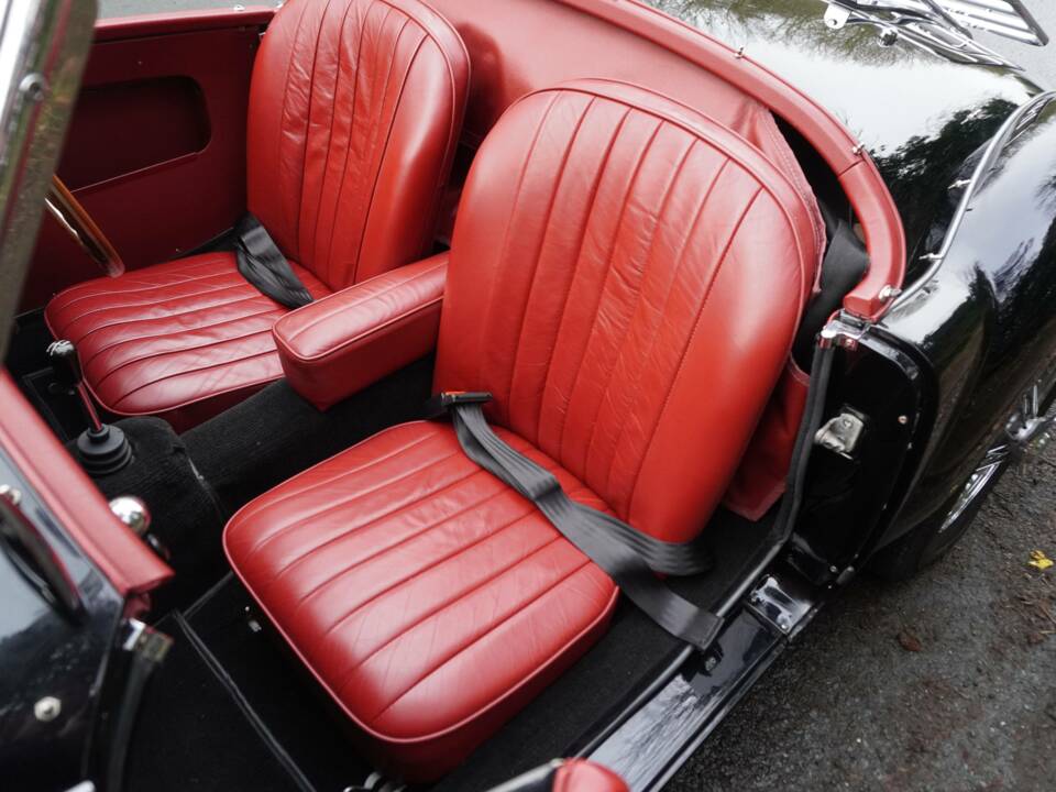 Image 13/19 of MG MGA 1600 (1959)