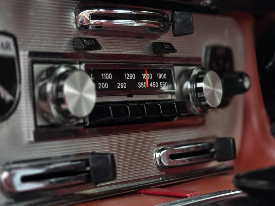 Image 15/50 of Jaguar XJ 6 4.2 (1972)