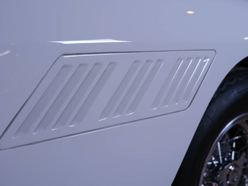 Image 13/36 of Ferrari 330 GT 2+2 (1964)