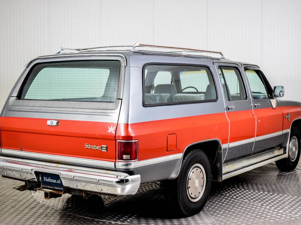 Image 10/46 de Chevrolet Suburban (1986)
