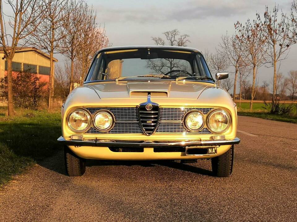 Image 8/29 of Alfa Romeo 2600 Sprint (1966)