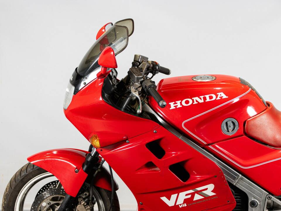 Bild 19/50 von Honda VFR 750R RC 30 (1988)