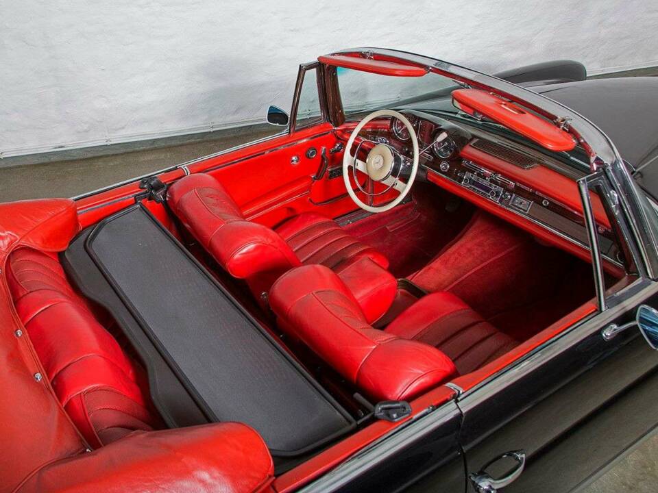 Image 26/34 of Mercedes-Benz 280 SE (1966)