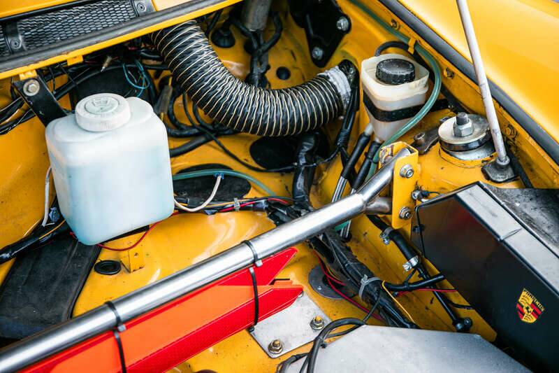 Image 34/50 de Porsche 911 RSR 3.0 (1975)