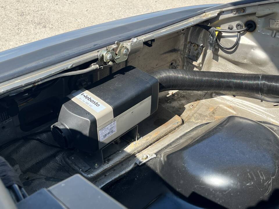 Image 34/62 of Porsche 911 Carrera 3.2 (1984)