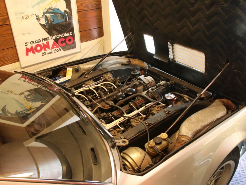 Immagine 10/34 di Ferrari 400 GT/4 2+2 (1977)