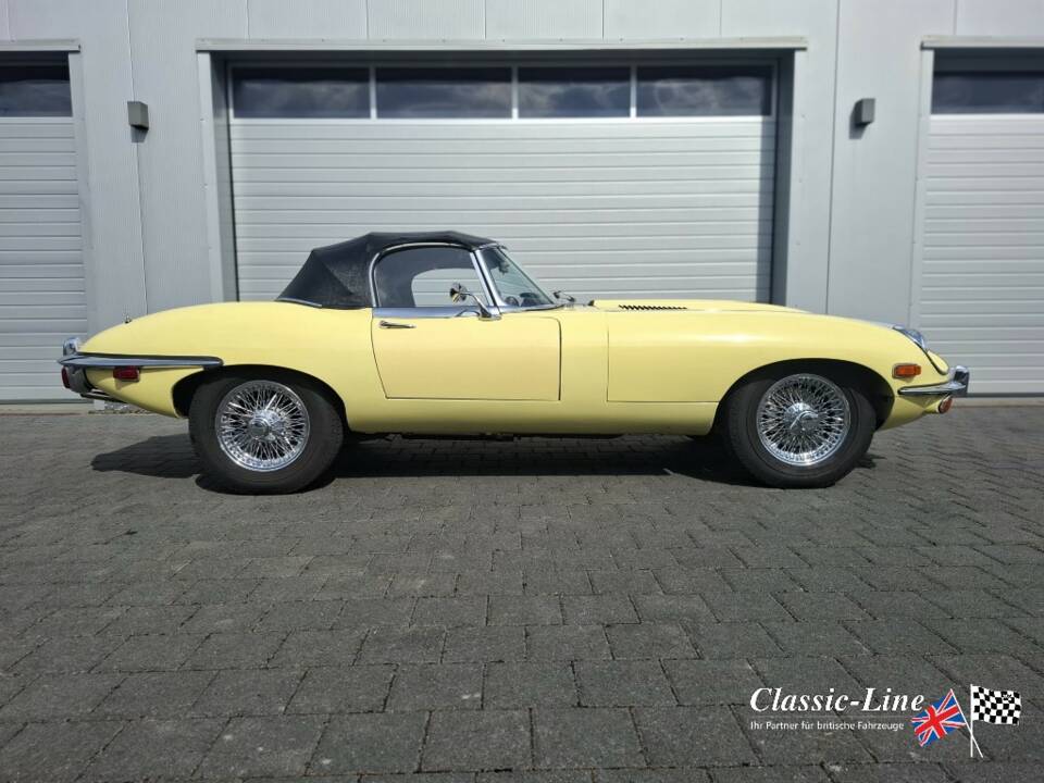Image 2/12 de Jaguar E-Type (1969)