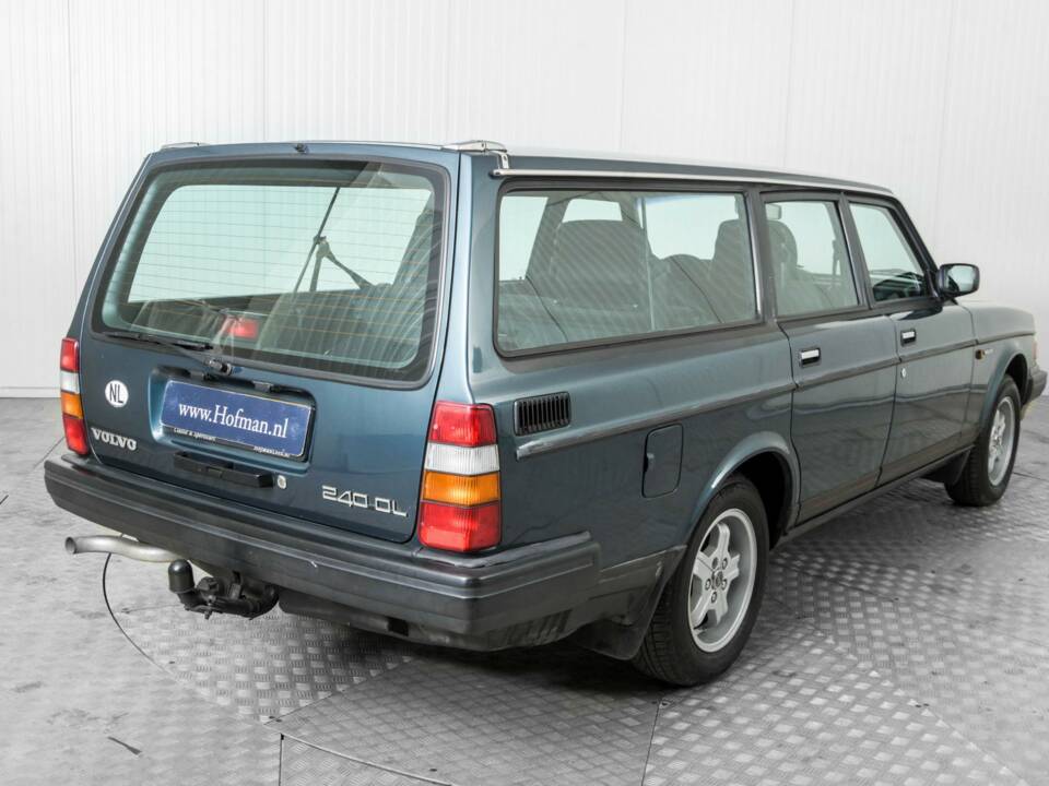 Immagine 27/50 di Volvo 240 GL (1990)