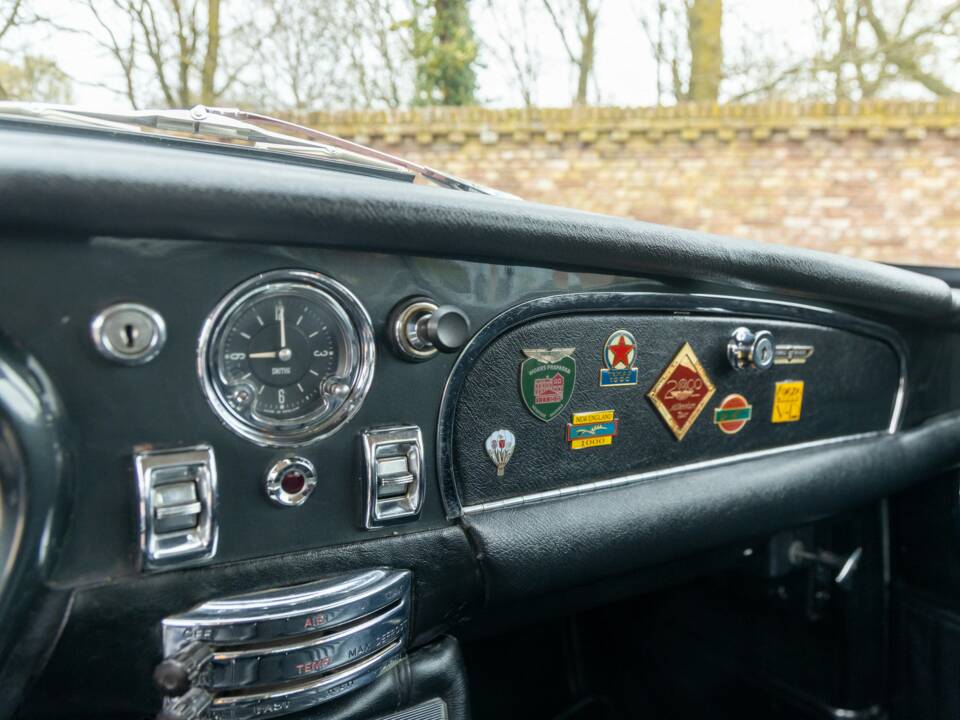Image 42/50 de Aston Martin DB 5 Vantage (1965)