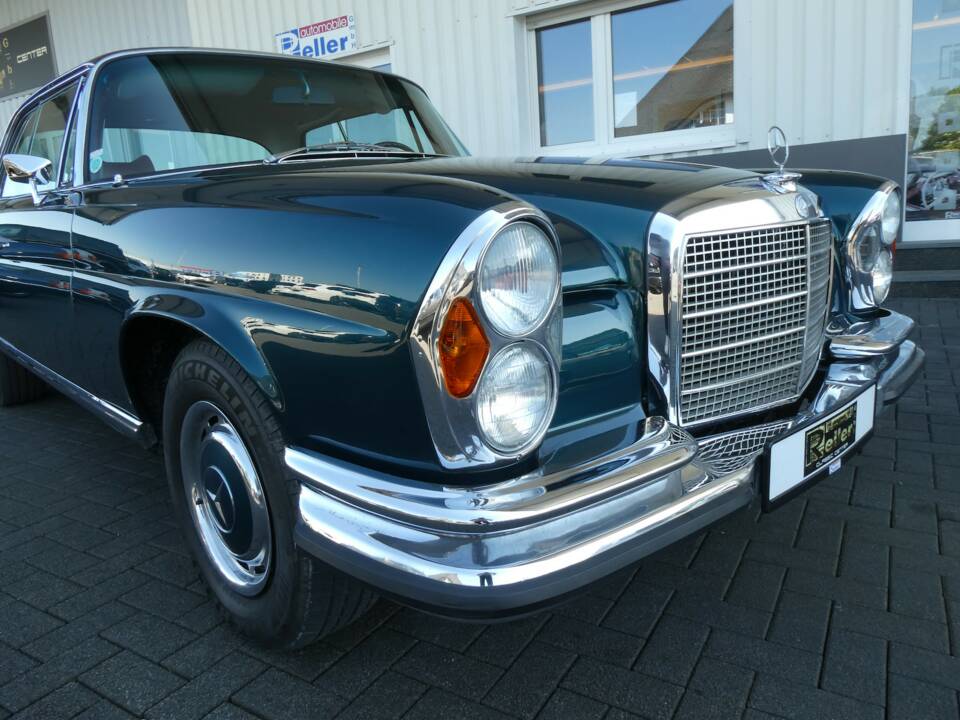 Image 16/20 of Mercedes-Benz 280 SE 3,5 (1971)