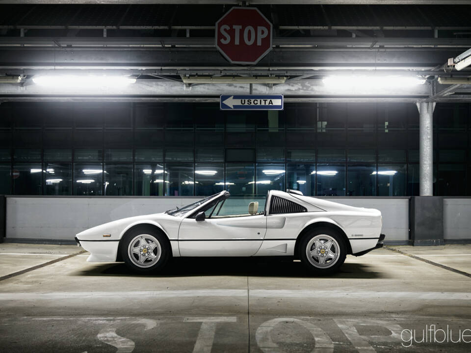 Image 1/72 of Ferrari 208 GTS Turbo (1985)