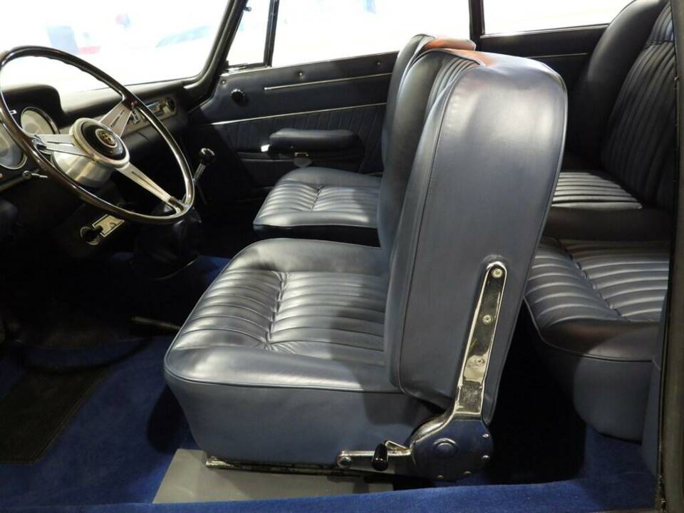 Imagen 5/15 de Alfa Romeo 2600 Sprint (1963)