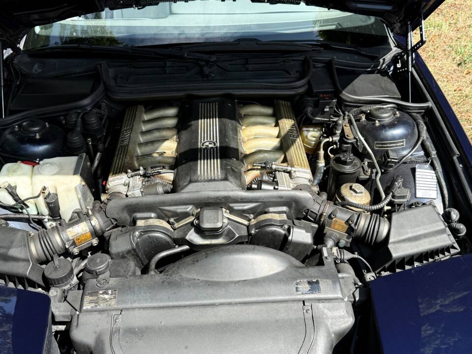 Image 10/22 of BMW 850i (1990)