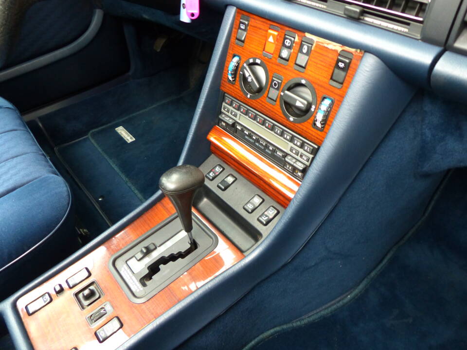 Bild 12/16 von Mercedes-Benz 420 SE (1990)