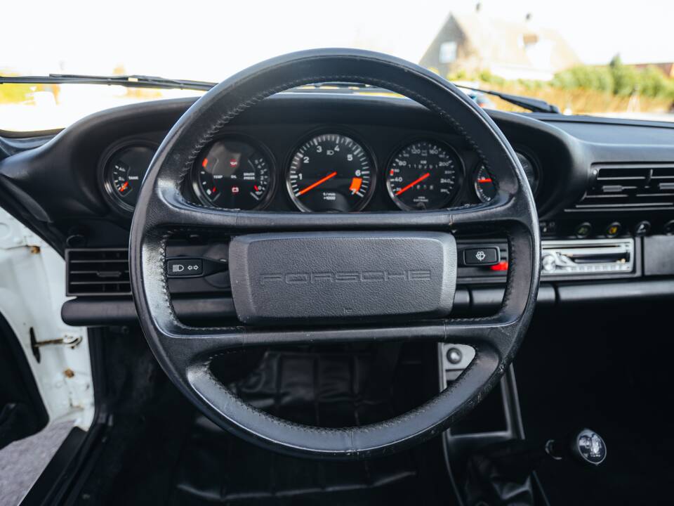 Bild 22/27 von Porsche 911 Carrera 3.2 (1989)