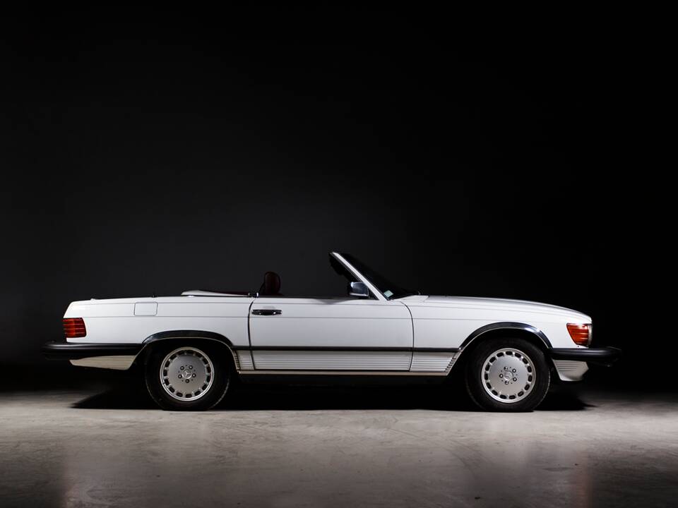 Image 1/48 of Mercedes-Benz 560 SL (1988)