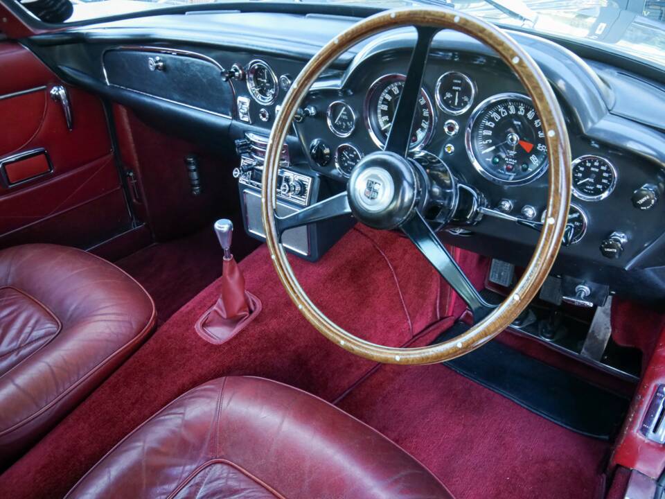 Bild 28/50 von Aston Martin DB 6 (1968)