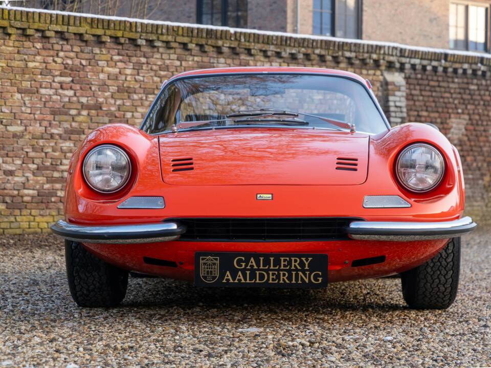 Image 13/50 de Ferrari Dino 246 GT (1970)