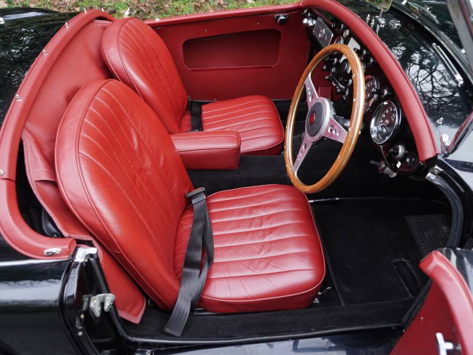 Image 9/19 of MG MGA 1600 (1959)