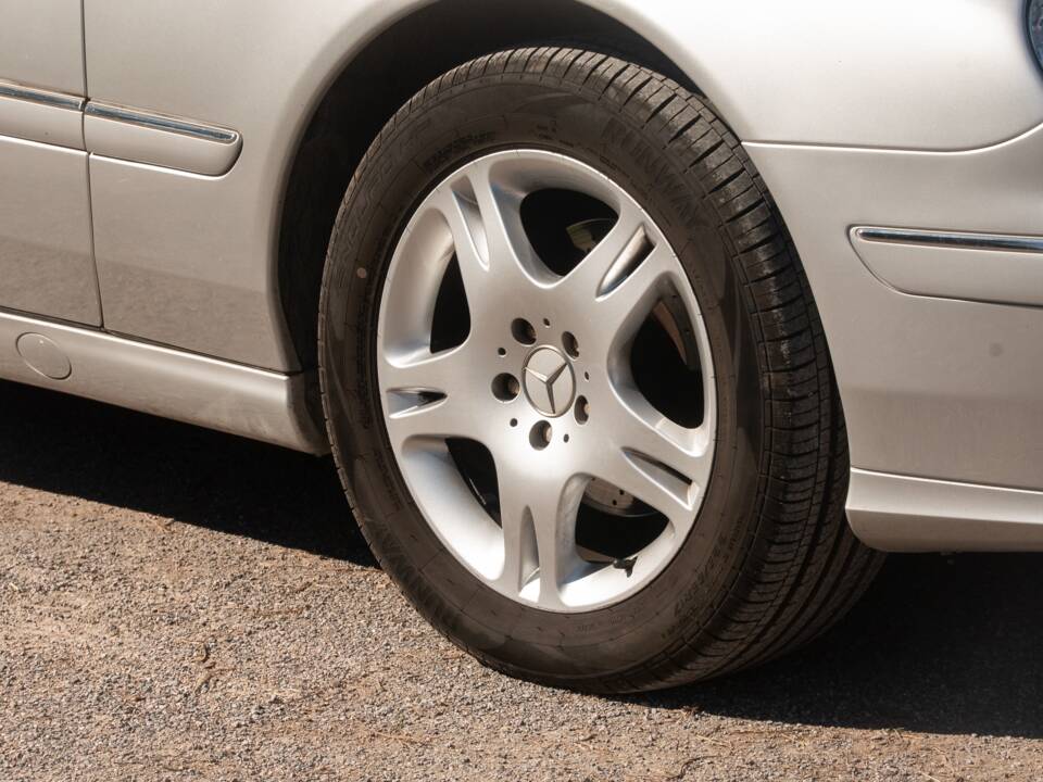 Image 9/50 of Mercedes-Benz CL 500 (2002)