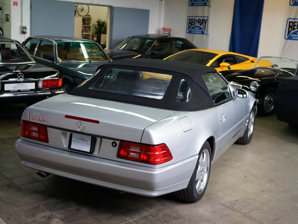 Image 16/33 of Mercedes-Benz SL 500 (2001)