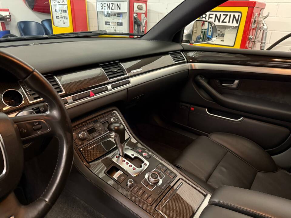Bild 9/18 von Audi S8 V10 (2008)