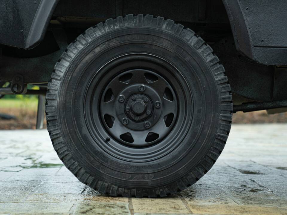 Bild 17/50 von Land Rover 90 (1985)