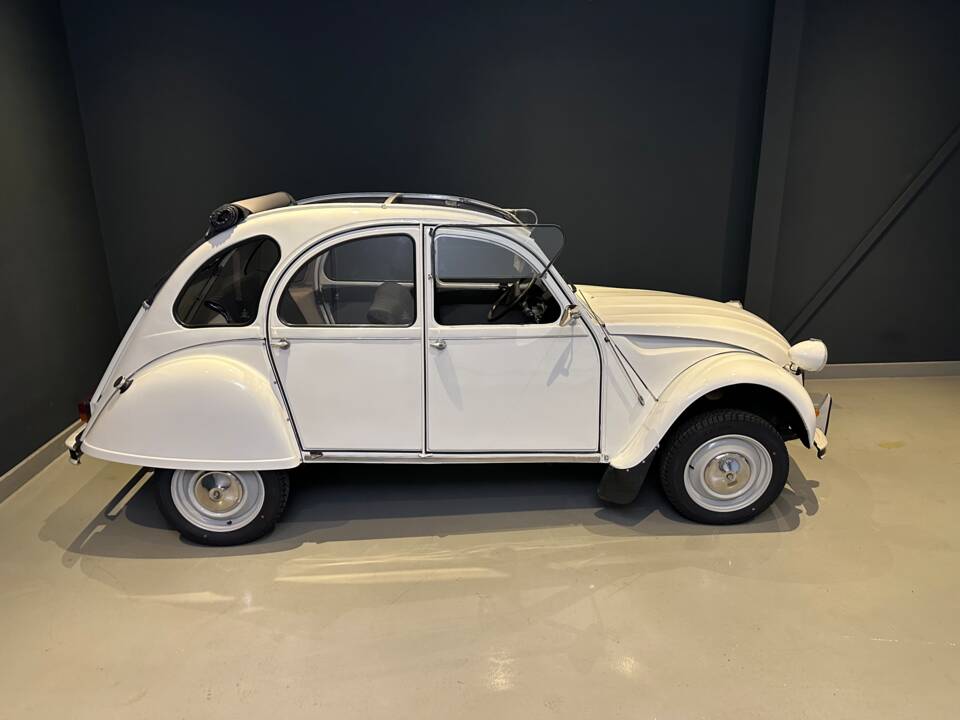 Image 8/30 of Citroën 2 CV 6 Club (1990)