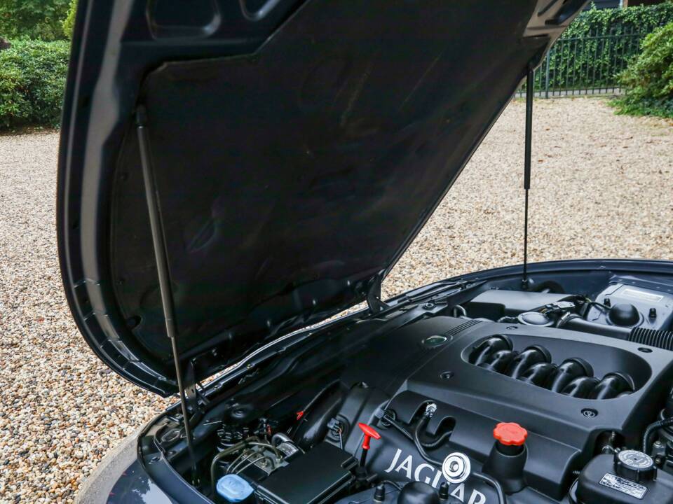Immagine 31/50 di Jaguar XK8 4.0 (2002)