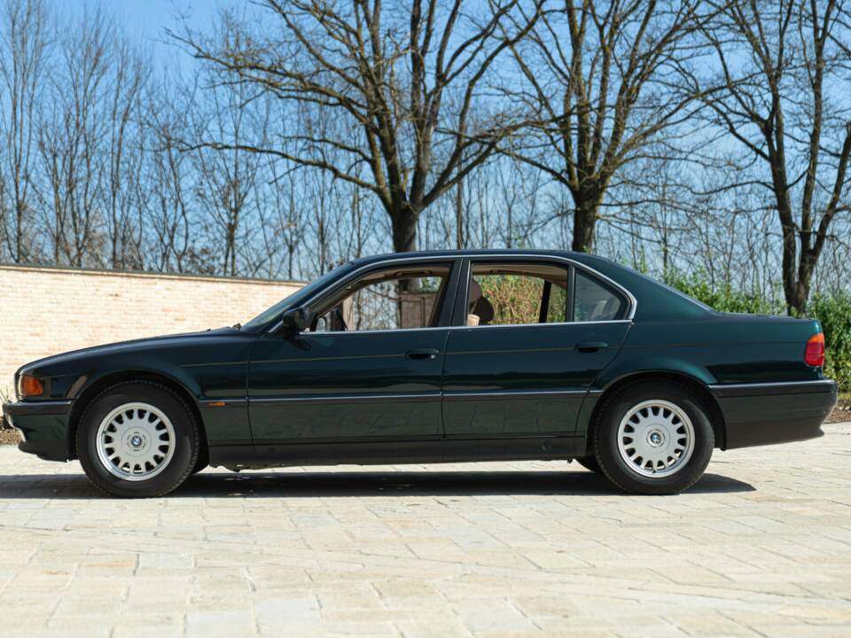 Image 3/43 of BMW 725tds (1997)