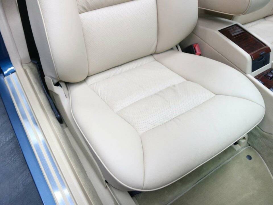 Bild 19/30 von Mercedes-Benz 300 CE-24 (1993)