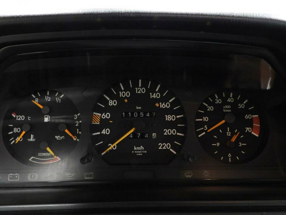 Image 6/14 of Mercedes-Benz 200 (1987)