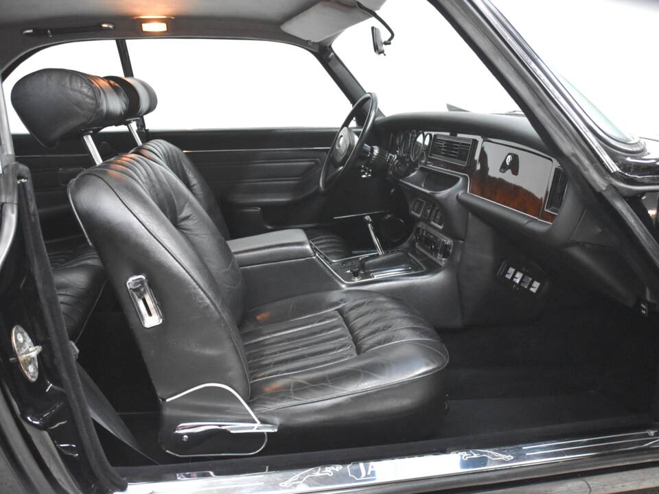 Bild 35/44 von Jaguar XJ 5.3 C (1976)